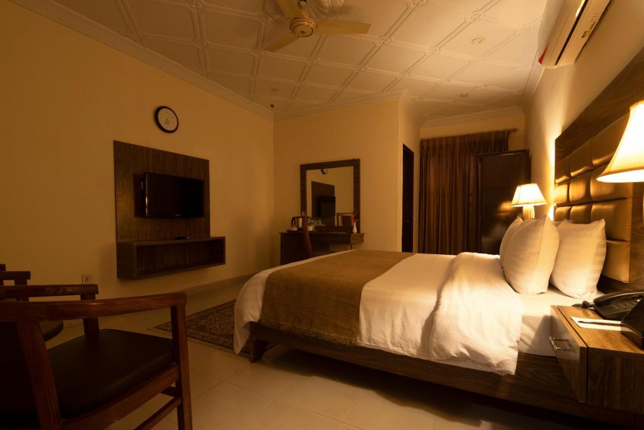 Hotel One Lalazar Multan Exterior photo