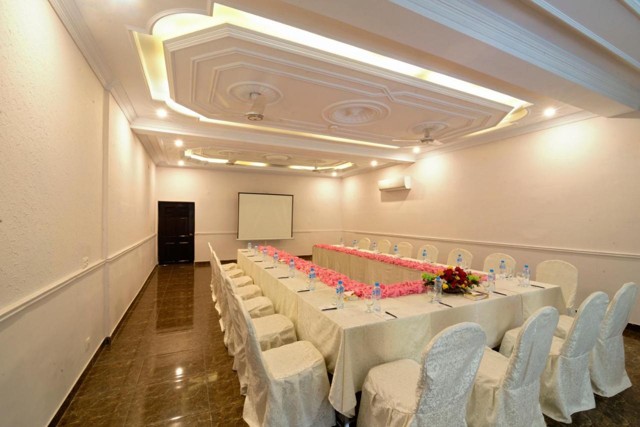 Hotel One Lalazar Multan Exterior photo